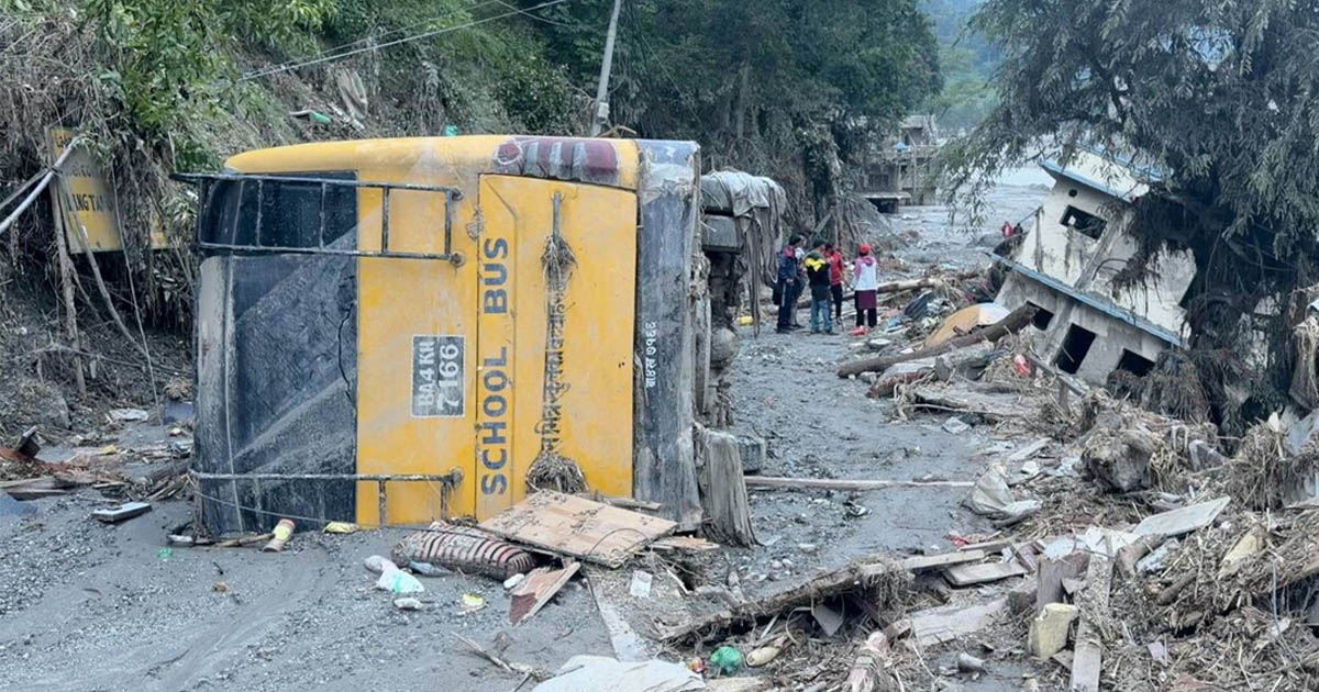 बाढीमा बगेका विद्यालय चलाउन ठाउँकै पिरलो