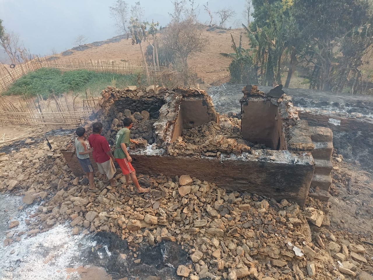 जंगल छेउका घर, डढेलोको डर