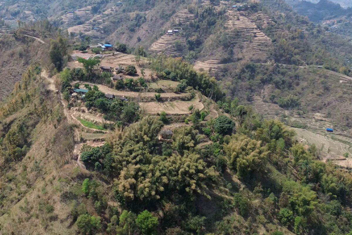 तिल्केचौरमा जमिन फाटेर घर भत्किए, भएन पुनःस्थापना