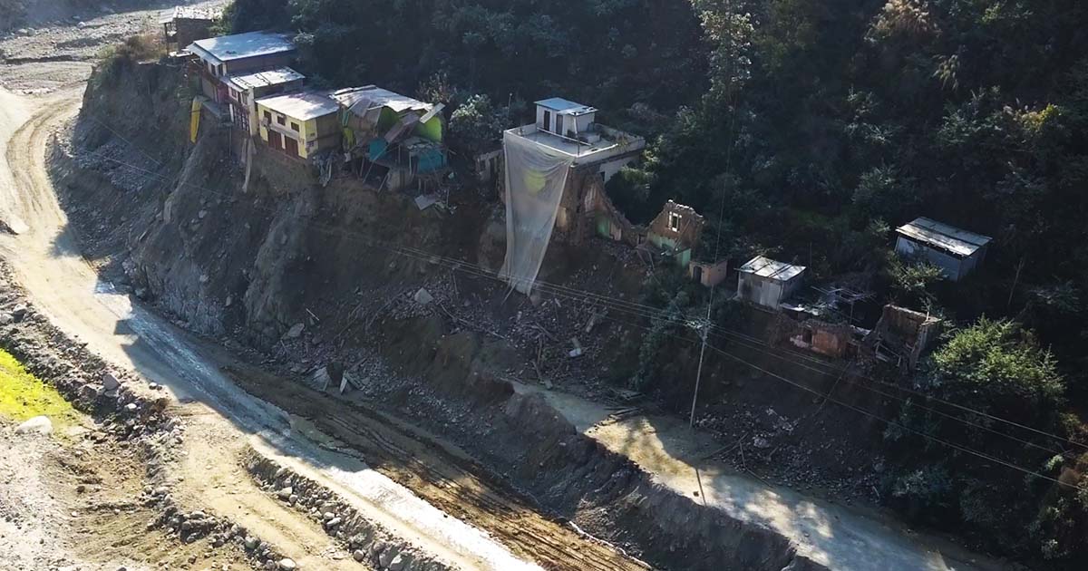 पुनर्निर्माणको ३ अर्ब रुपैयाँ सरकारी खातामा, प्रभावितको बास जस्तापातामा 
